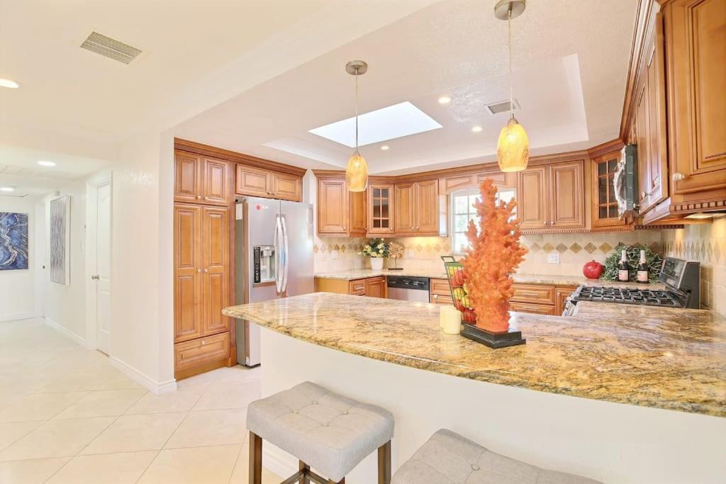 5 Rooms Villa Near Disneyland, Golf Course And Trial To Beach แซนตาแอนา ภายนอก รูปภาพ